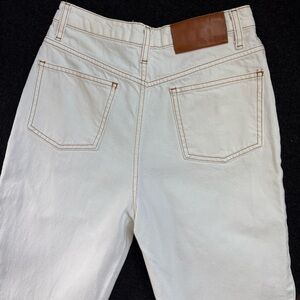 👖 SIR Contrast-Stitch Jeans – White – High-waisted